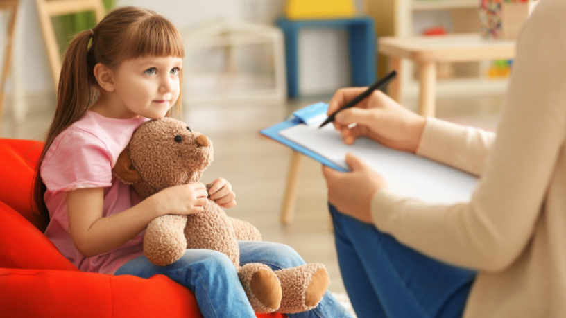 Sérgio Bento De Araújo analisa como protocolos estruturados e tecnologias de triagem fortalecem o apoio à saúde mental nas escolas.