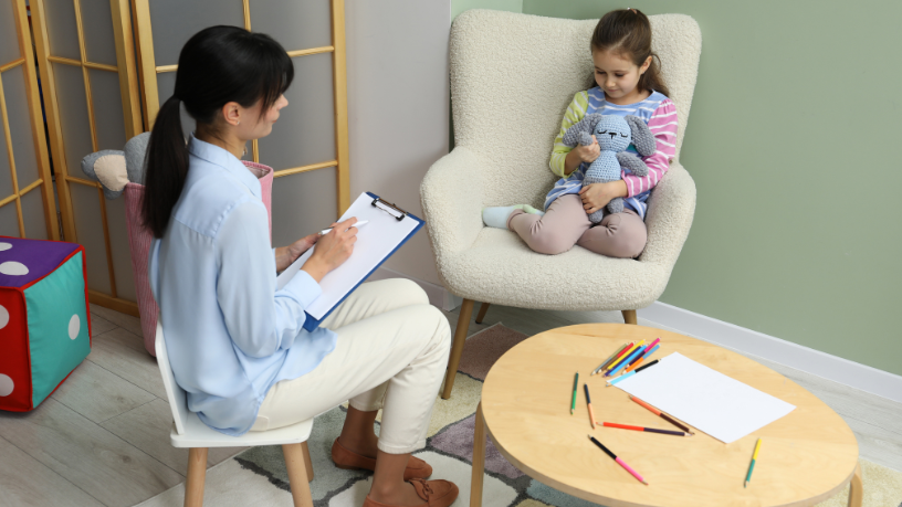 Sérgio Bento De Araújo mostra como a integração entre práticas educativas e ferramentas de triagem pode transformar o cuidado em saúde mental no ambiente escolar.