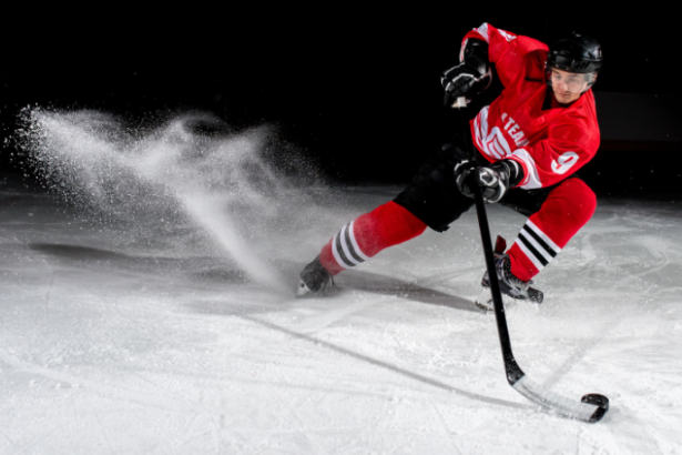 O hóquei como cultura revela sua força no Canadá, EUA e Europa, onde o esporte integra identidade e tradição, comenta Matheus Vinicius Voigt.