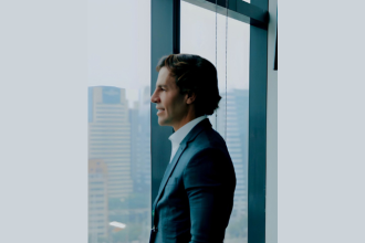 Como Ian dos Anjos Cunha explica, montar times que resolvem começa com clareza de papéis e um ritmo de execução que sustenta resultados.